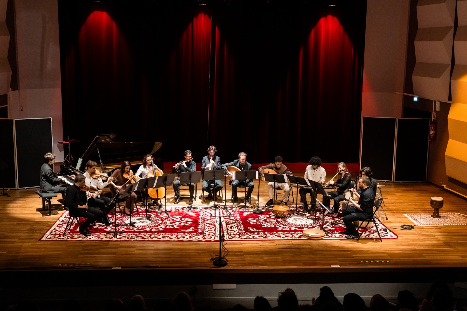 L'ensemble MENAT en concert, instruments occidentaux et orientaux réunis sur scène